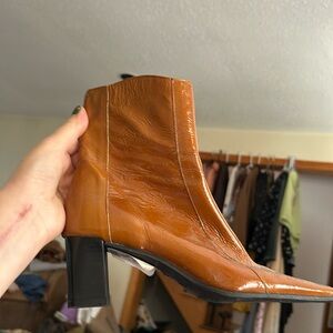 Great vintage condition wish these fit size 8 made in Italy Alba Moda